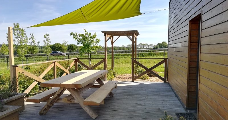 TABLE EN BOIS BRUT DE SCIAGE