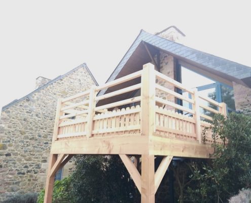 Terrasse en bois sur pilotis