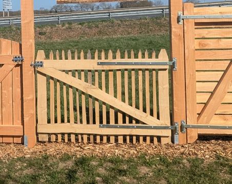 Portillon ganivelles CHATAIGNIER Portillon ganivelles LAMBALLE