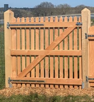 Portillon lames verticales chapeau de gendarme DOUGLAS Portillon DOUGLAS